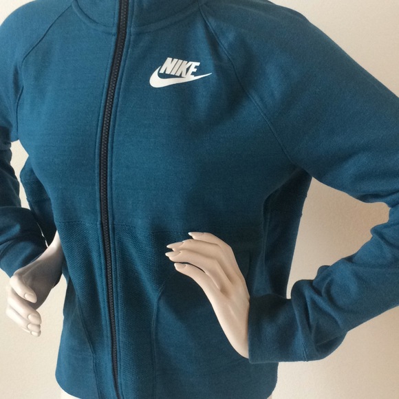 NIKE athletic track jacket - Picture 2 of 8